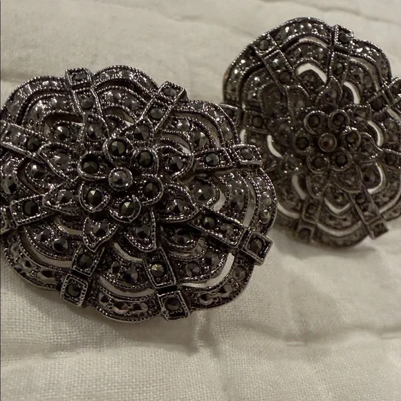 Gunmetal Filigree Floral Clip Earrings - Elegant Women’s Jewelry - Picture 8 of 8